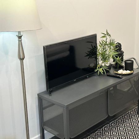 Modern Flat In Central Egham By Windsor Castle, Staines-Upon-Thames And Heathrow Airport Экстерьер фото