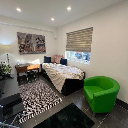 Modern Flat In Central Egham By Windsor Castle, Staines-Upon-Thames And Heathrow Airport Экстерьер фото