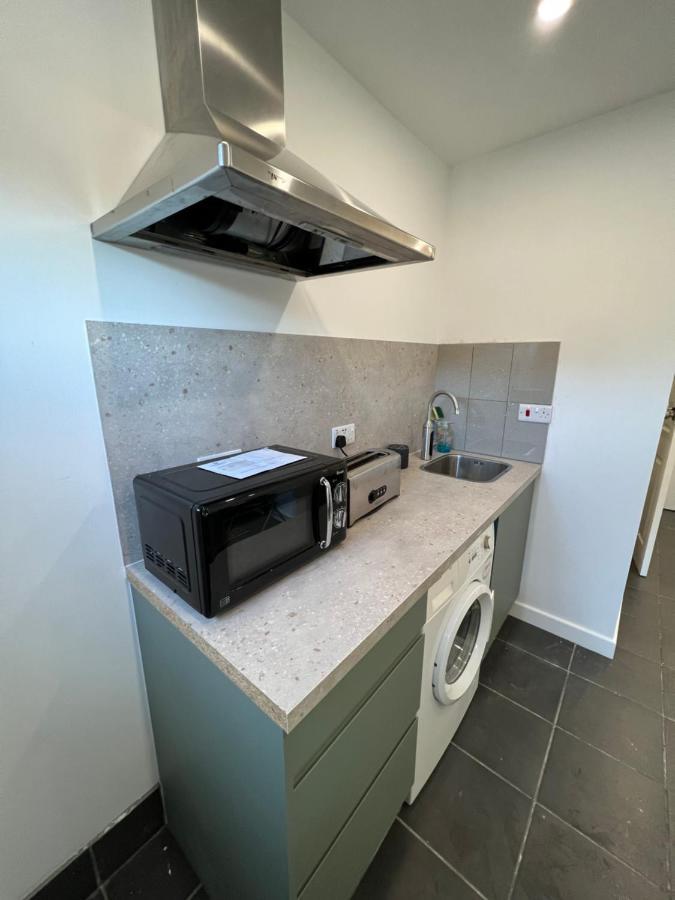 Modern Flat In Central Egham By Windsor Castle, Staines-Upon-Thames And Heathrow Airport Экстерьер фото