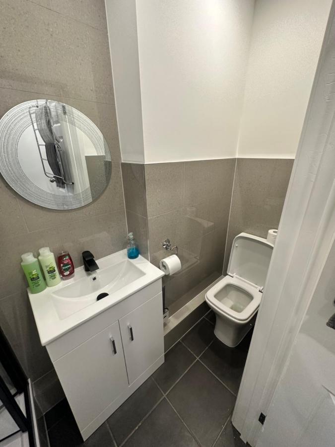 Modern Flat In Central Egham By Windsor Castle, Staines-Upon-Thames And Heathrow Airport Экстерьер фото