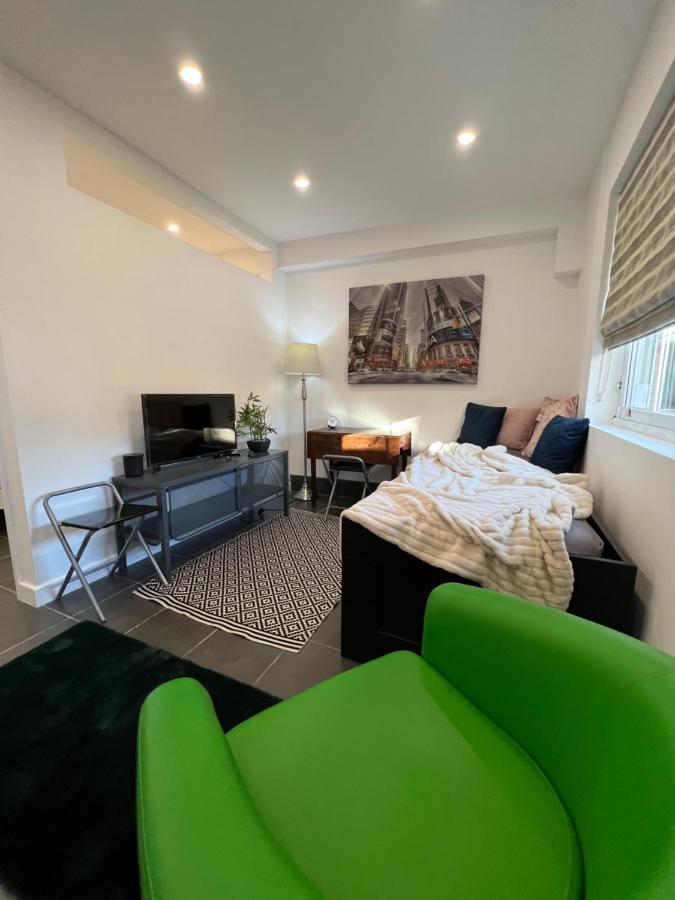 Modern Flat In Central Egham By Windsor Castle, Staines-Upon-Thames And Heathrow Airport Экстерьер фото