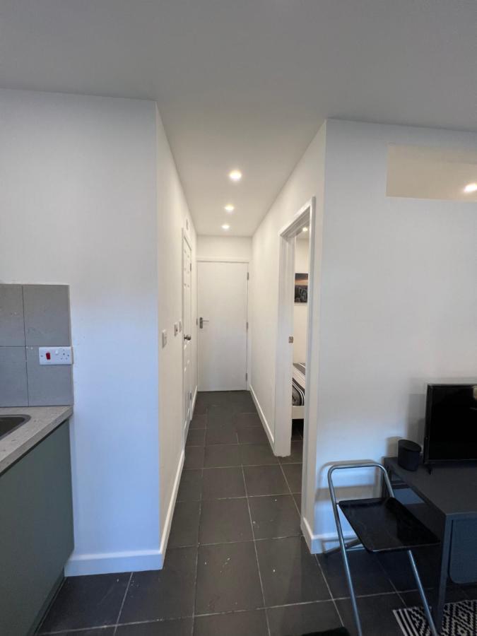 Modern Flat In Central Egham By Windsor Castle, Staines-Upon-Thames And Heathrow Airport Экстерьер фото