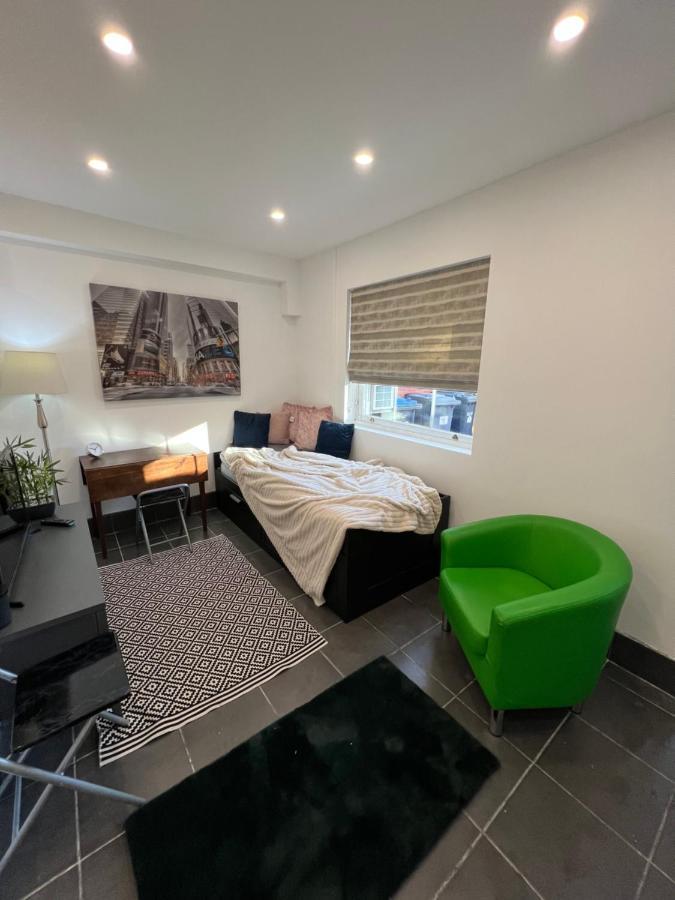Modern Flat In Central Egham By Windsor Castle, Staines-Upon-Thames And Heathrow Airport Экстерьер фото